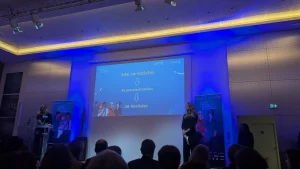 PXL 20251203 184959002